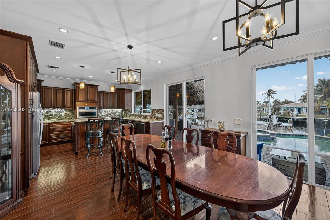 Vendido Recientemente: $1,599,999 (4 camas, 2 baños, 1975 Pies cuadrados)