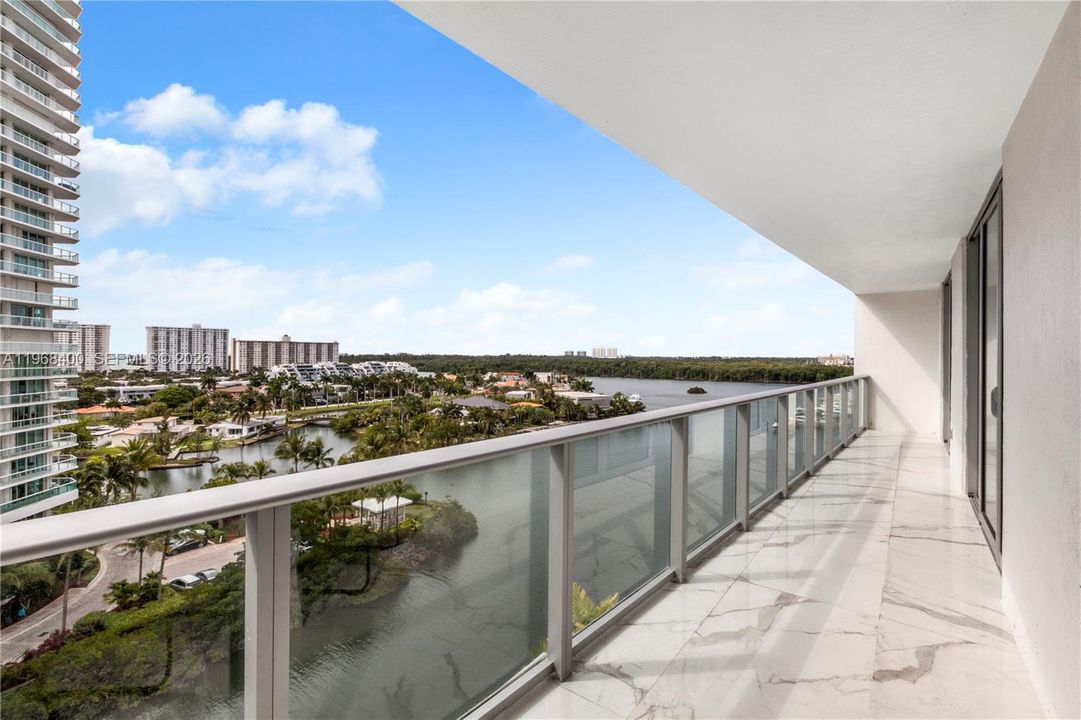 For Sale: $1,280,000 (2 beds, 3 baths, 1524 Square Feet)