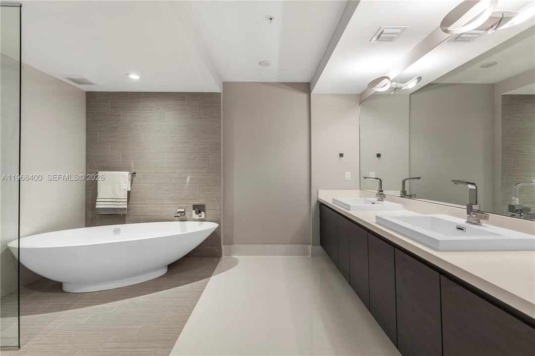 For Sale: $1,280,000 (2 beds, 3 baths, 1524 Square Feet)