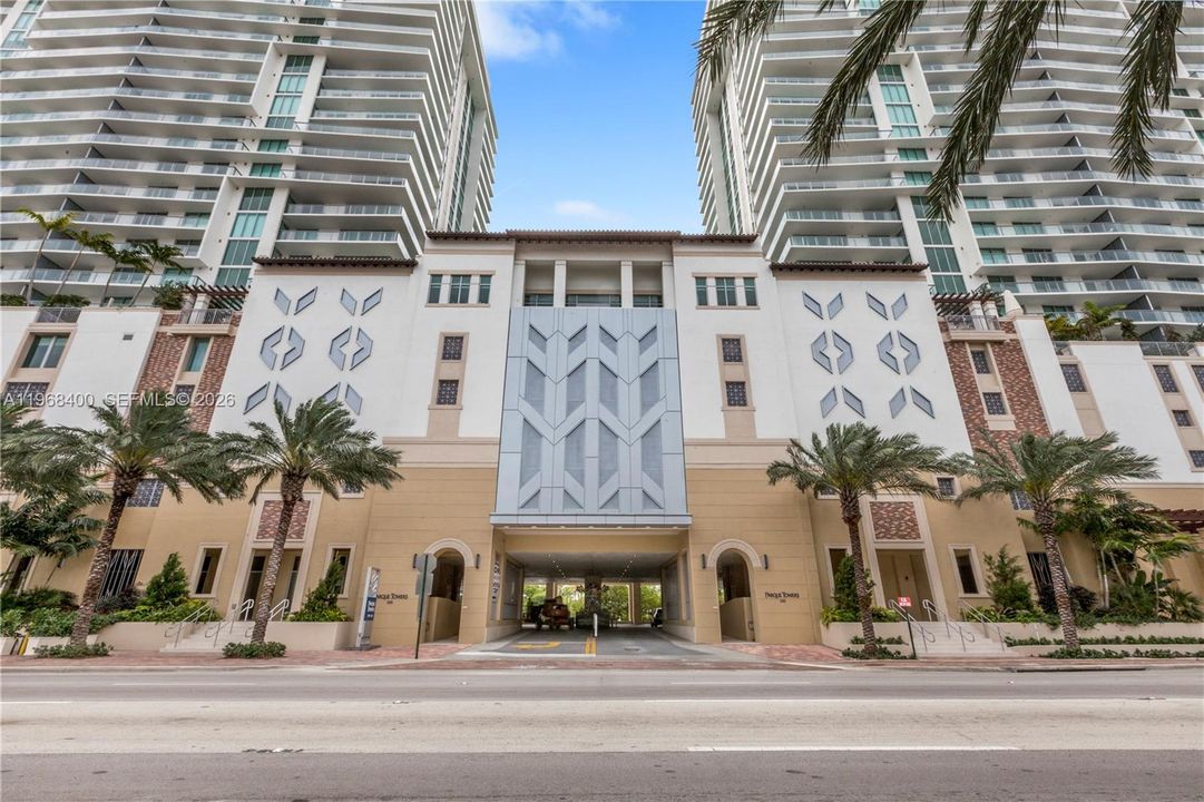 For Sale: $1,280,000 (2 beds, 3 baths, 1524 Square Feet)