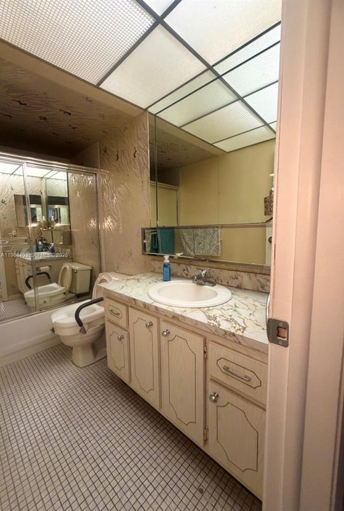 На продажу: $93,000 (2 спален, 2 ванн, 1025 Квадратных фут)