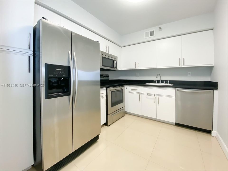 For Sale: $420,000 (2 beds, 2 baths, 1181 Square Feet)