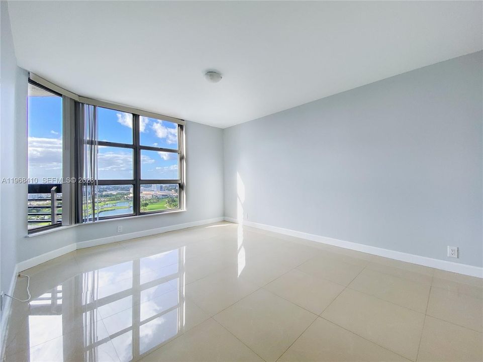 For Sale: $420,000 (2 beds, 2 baths, 1181 Square Feet)