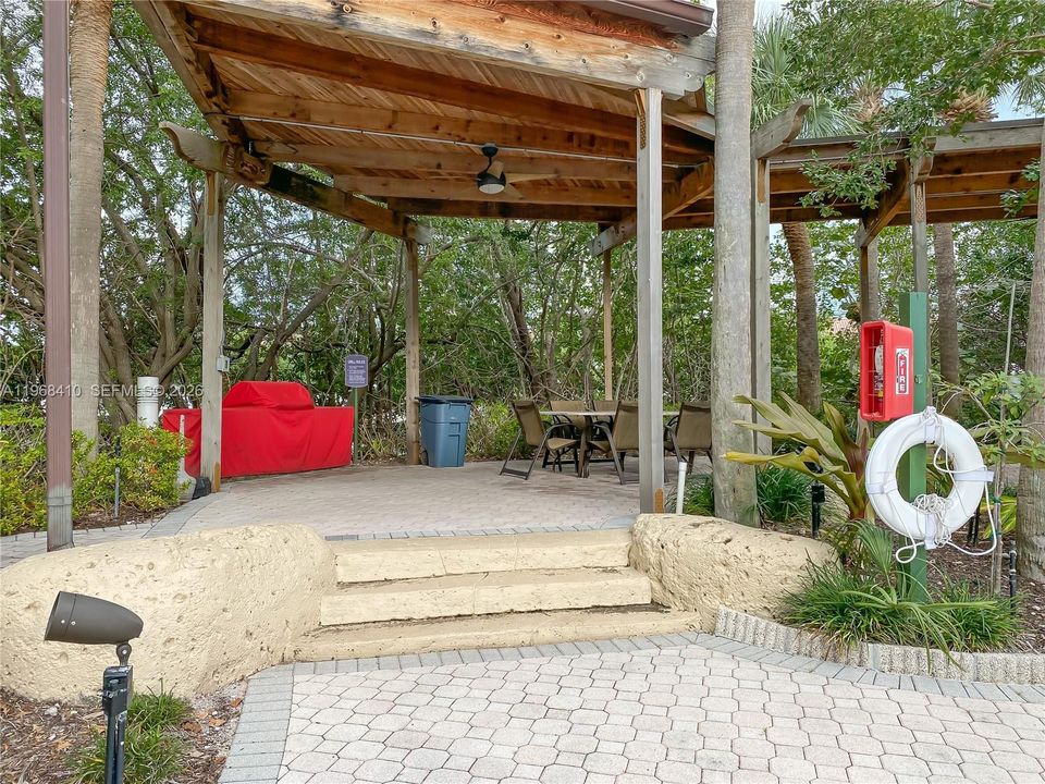 For Sale: $420,000 (2 beds, 2 baths, 1181 Square Feet)