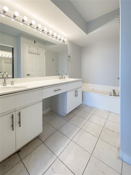 For Sale: $420,000 (2 beds, 2 baths, 1181 Square Feet)