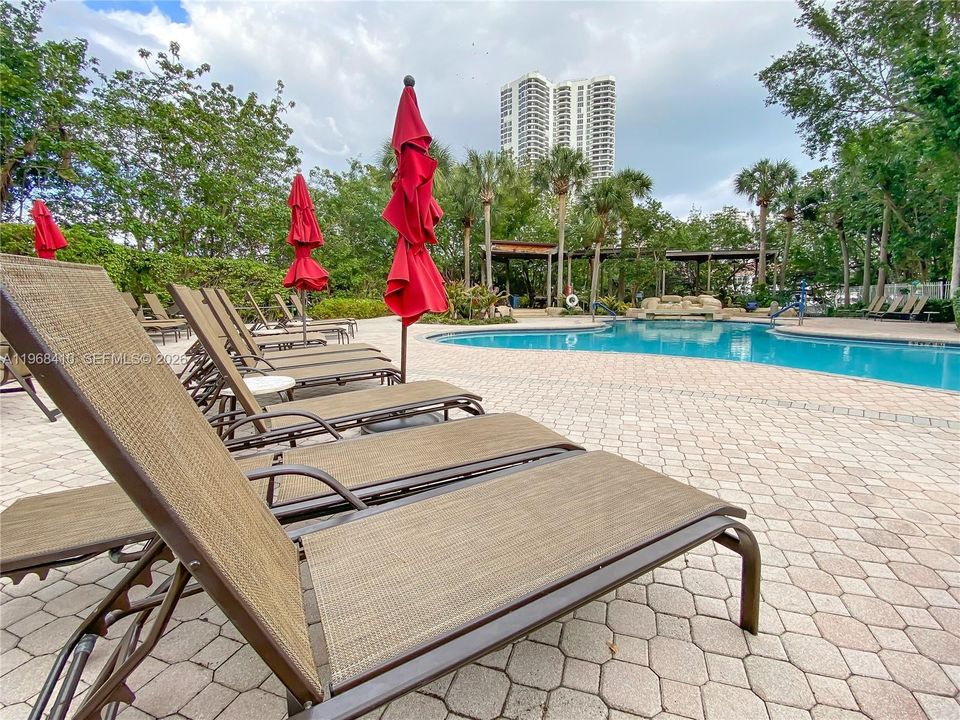 For Sale: $420,000 (2 beds, 2 baths, 1181 Square Feet)