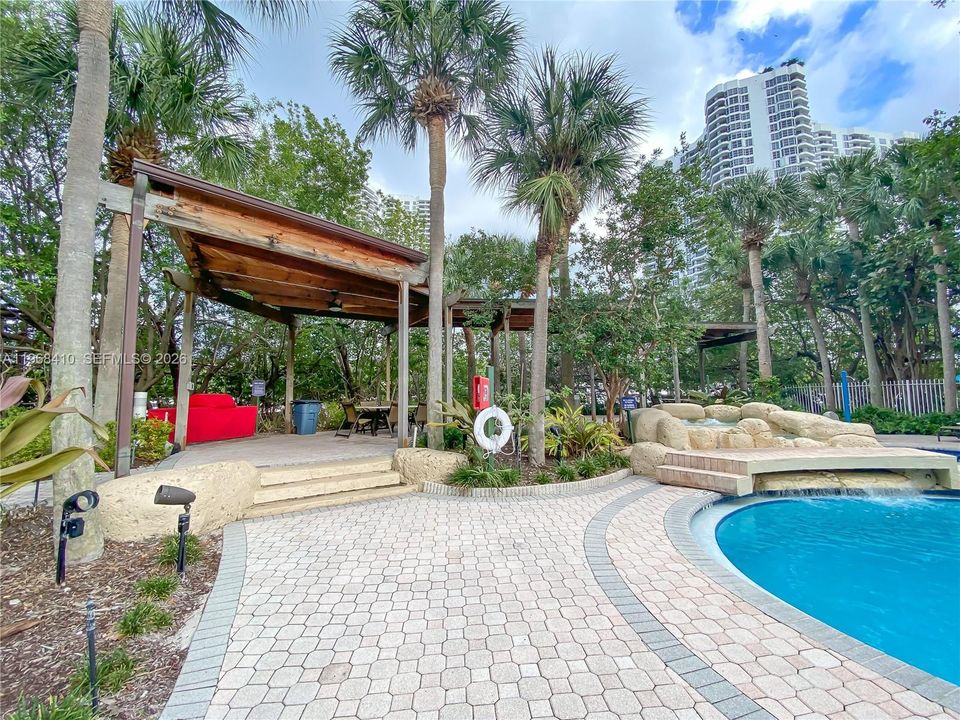 For Sale: $420,000 (2 beds, 2 baths, 1181 Square Feet)