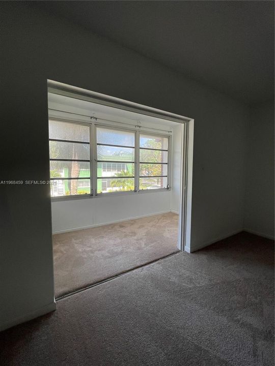 For Sale: $105,000 (1 beds, 1 baths, 928 Square Feet)