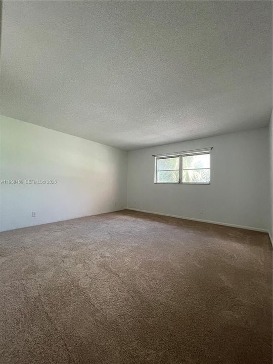 For Sale: $105,000 (1 beds, 1 baths, 928 Square Feet)