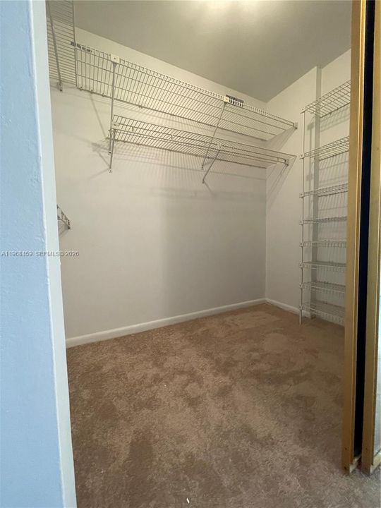 For Sale: $105,000 (1 beds, 1 baths, 928 Square Feet)