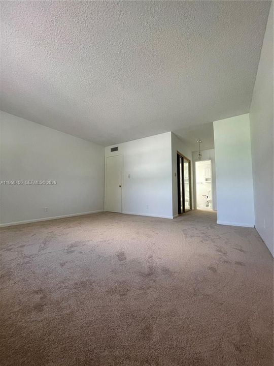For Sale: $105,000 (1 beds, 1 baths, 928 Square Feet)