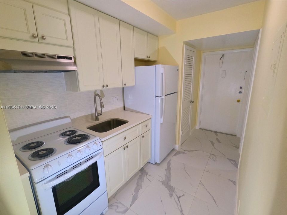 На продажу: $180,000 (0 спален, 1 ванн, 432 Квадратных фут)