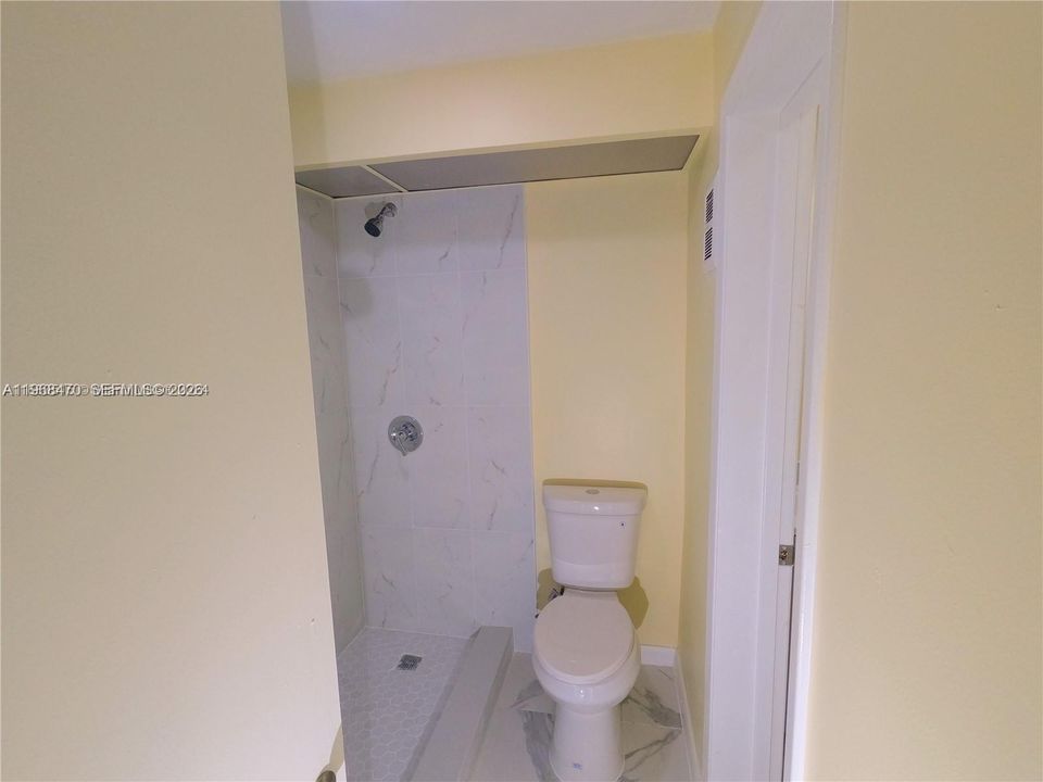 На продажу: $180,000 (0 спален, 1 ванн, 432 Квадратных фут)