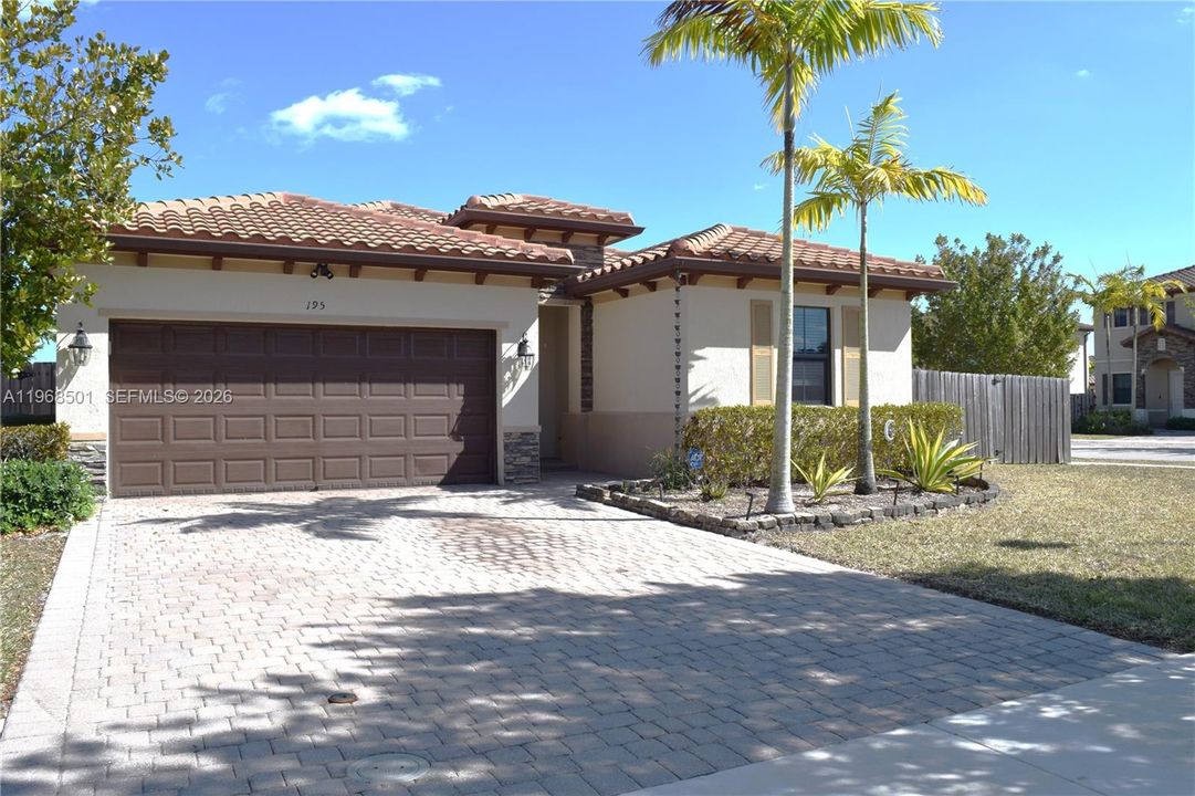 Recently Sold: $580,000 (4 beds, 3 baths, 2045 Square Feet)