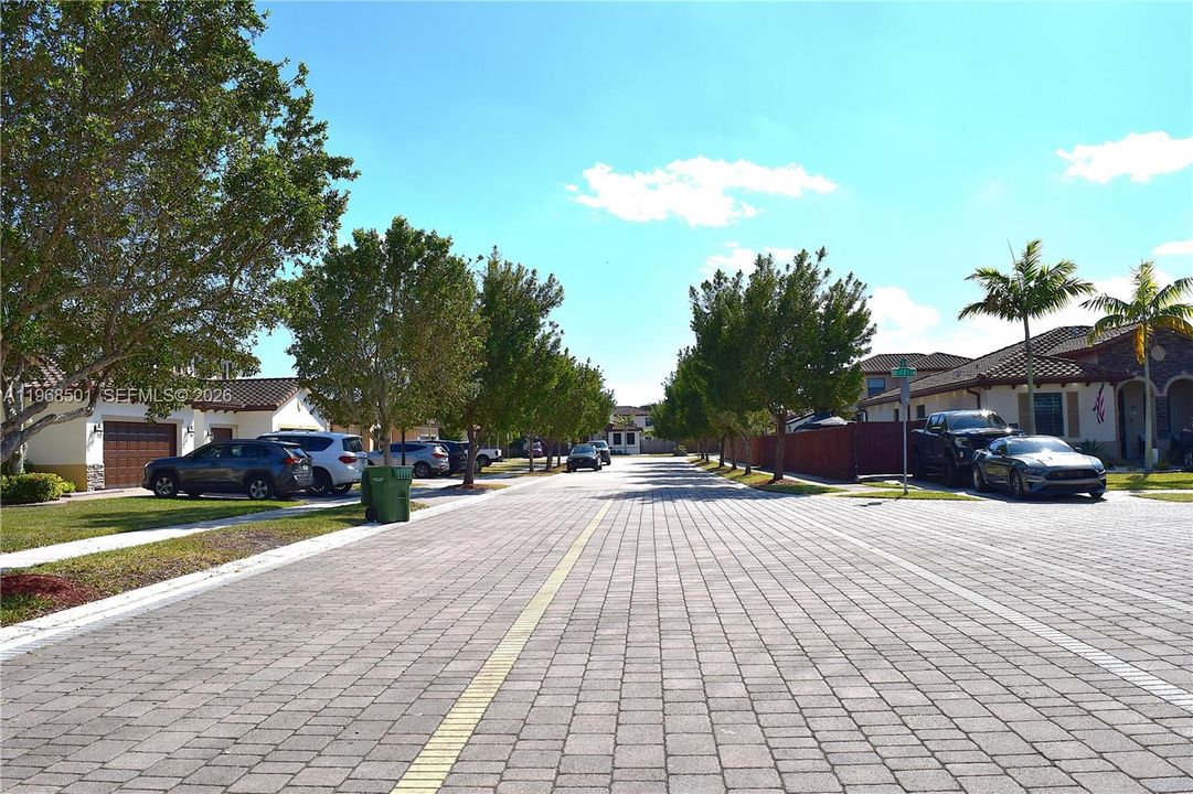 Recently Sold: $580,000 (4 beds, 3 baths, 2045 Square Feet)