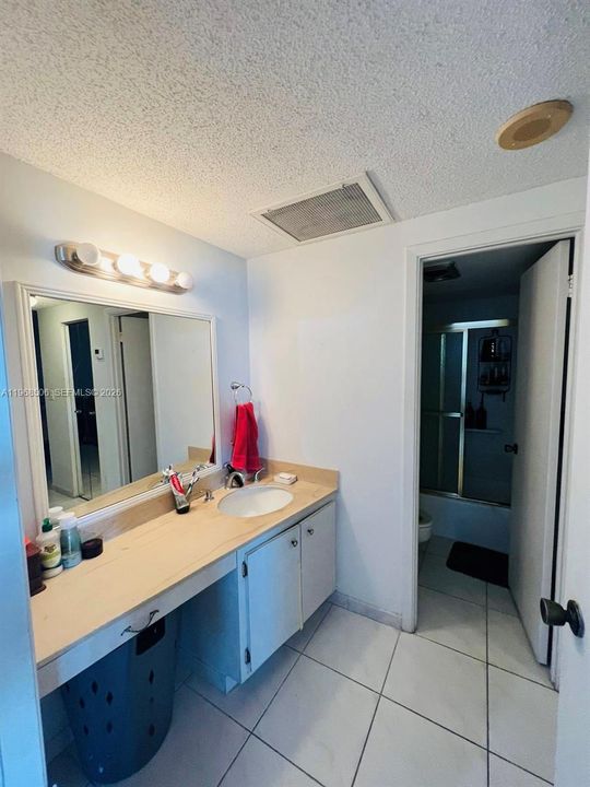 For Sale: $215,000 (1 beds, 1 baths, 762 Square Feet)