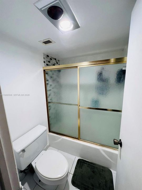 For Sale: $215,000 (1 beds, 1 baths, 762 Square Feet)
