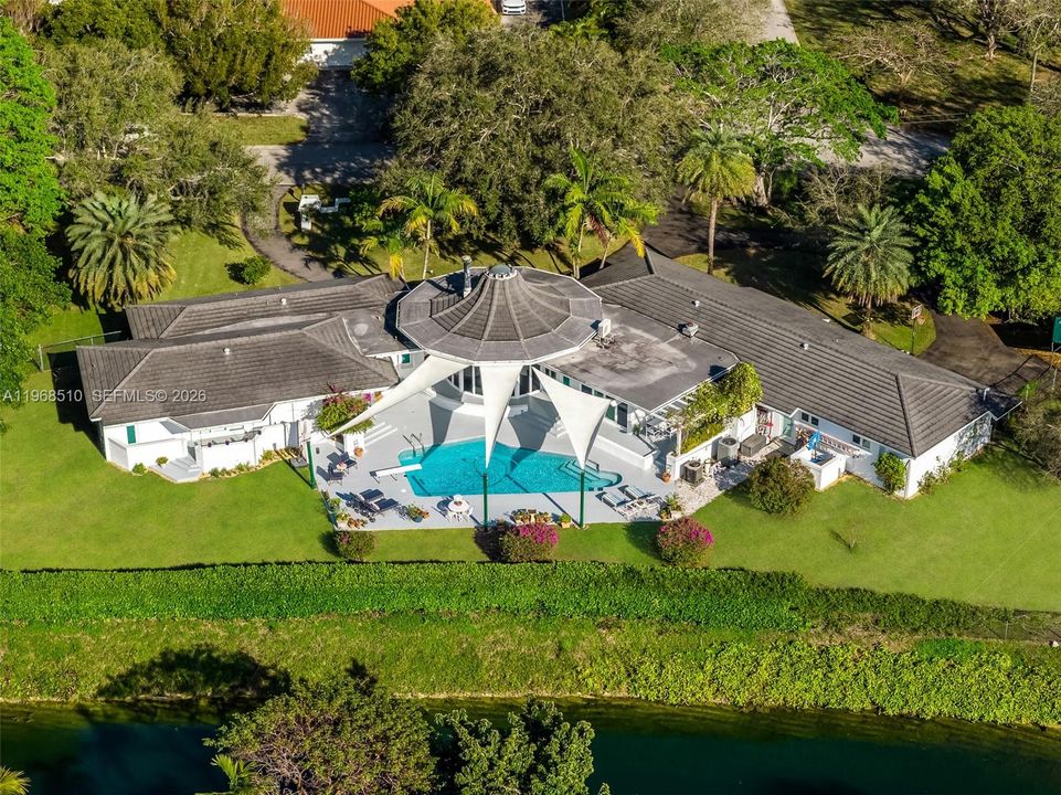 На продажу: $3,295,000 (5 спален, 5 ванн, 4731 Квадратных фут)