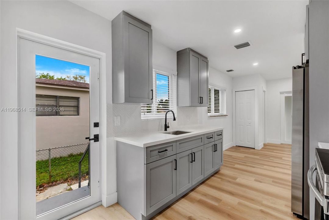 Недавно продано: $529,999 (3 спален, 3 ванн, 1497 Квадратных фут)