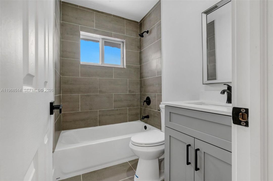 Недавно продано: $529,999 (3 спален, 3 ванн, 1497 Квадратных фут)