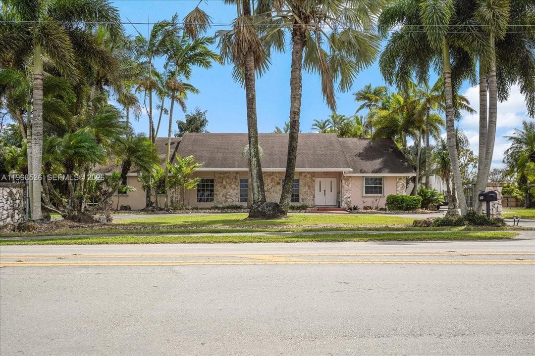 Vendido Recientemente: $925,000 (4 camas, 3 baños, 3009 Pies cuadrados)