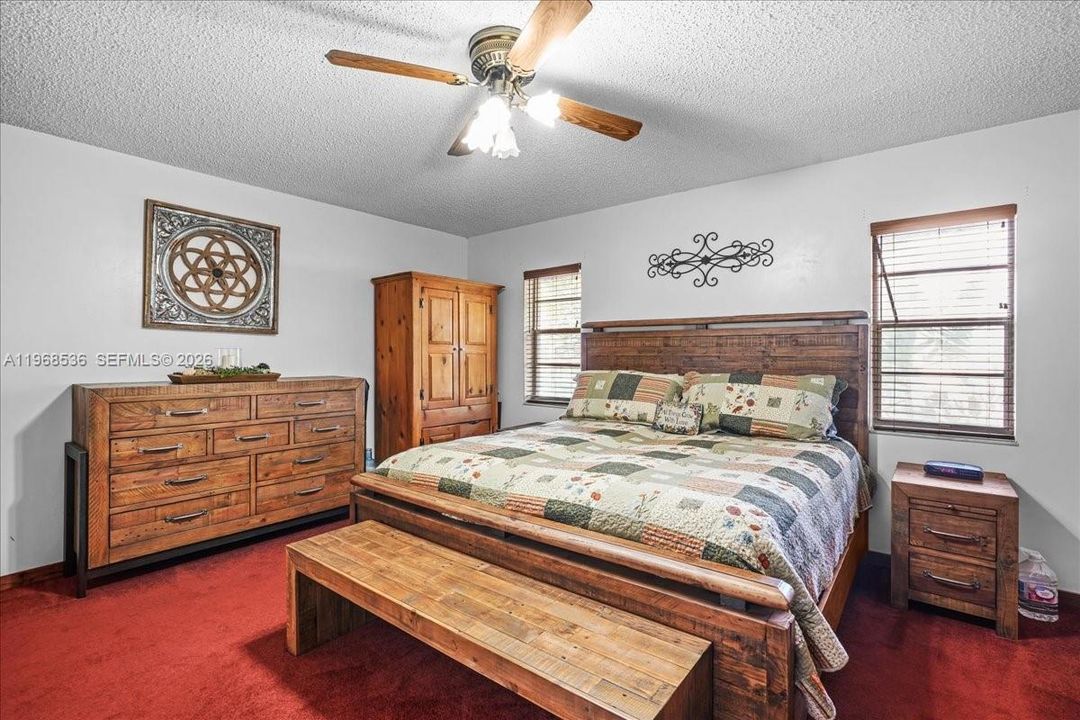 Vendido Recientemente: $925,000 (4 camas, 3 baños, 3009 Pies cuadrados)