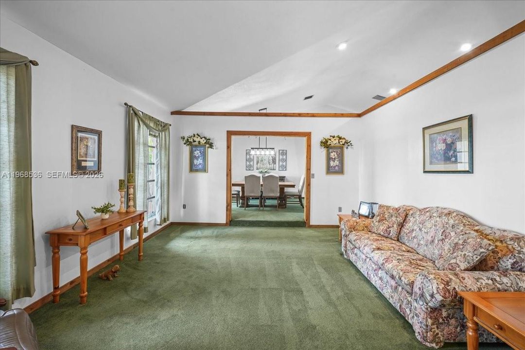 Vendido Recientemente: $925,000 (4 camas, 3 baños, 3009 Pies cuadrados)