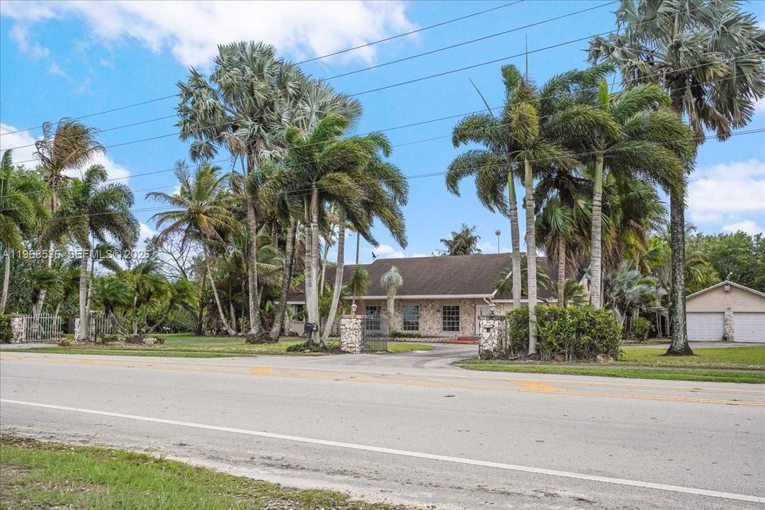 Vendido Recientemente: $925,000 (4 camas, 3 baños, 3009 Pies cuadrados)
