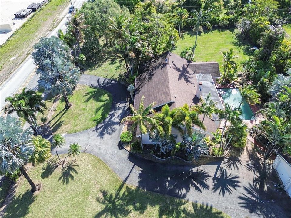 Vendido Recientemente: $925,000 (4 camas, 3 baños, 3009 Pies cuadrados)
