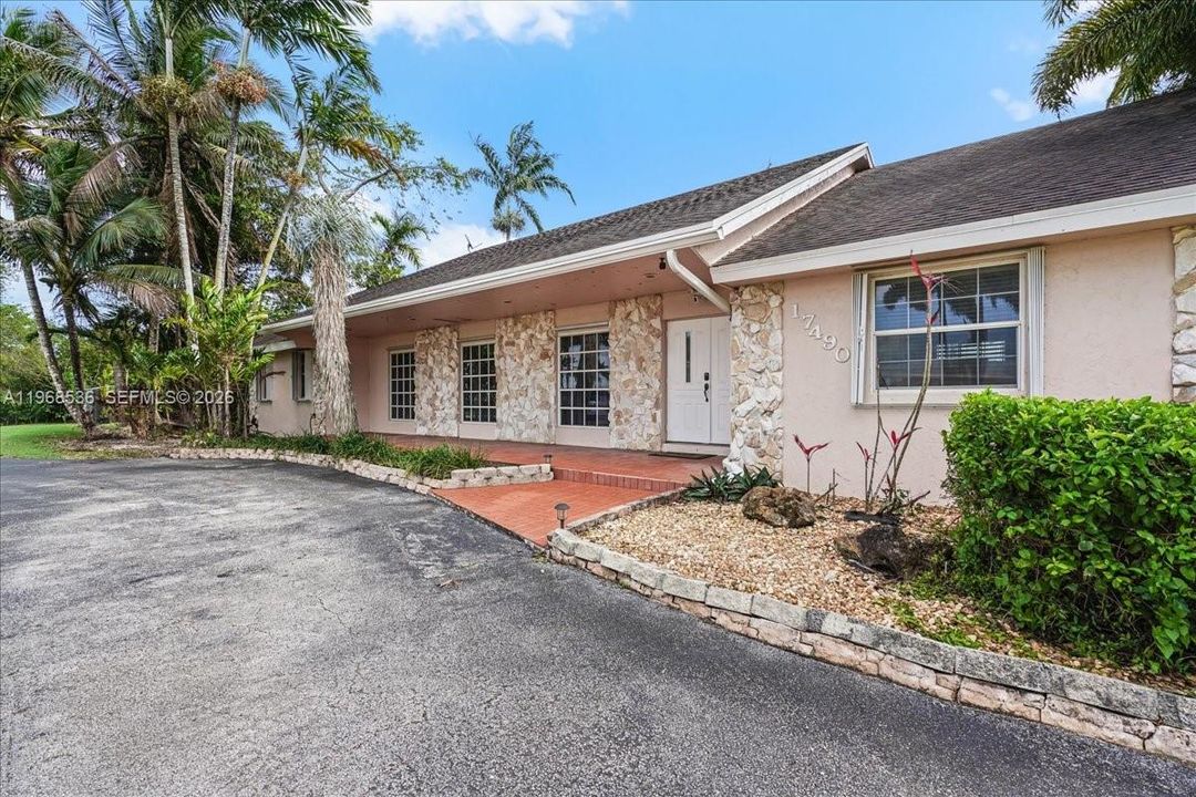 Vendido Recientemente: $925,000 (4 camas, 3 baños, 3009 Pies cuadrados)