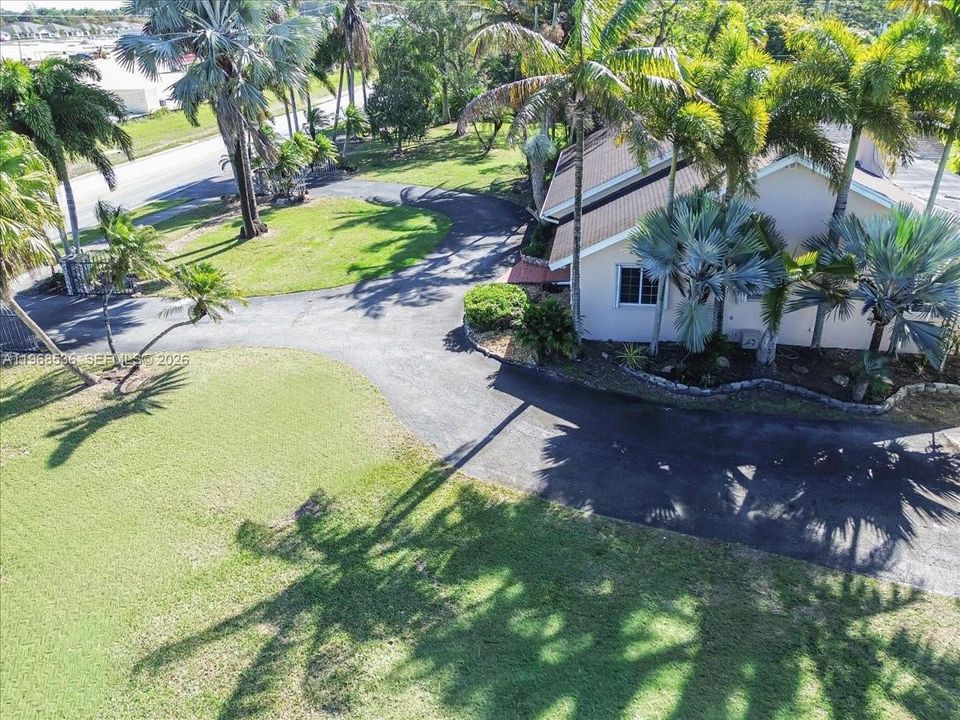 Vendido Recientemente: $925,000 (4 camas, 3 baños, 3009 Pies cuadrados)