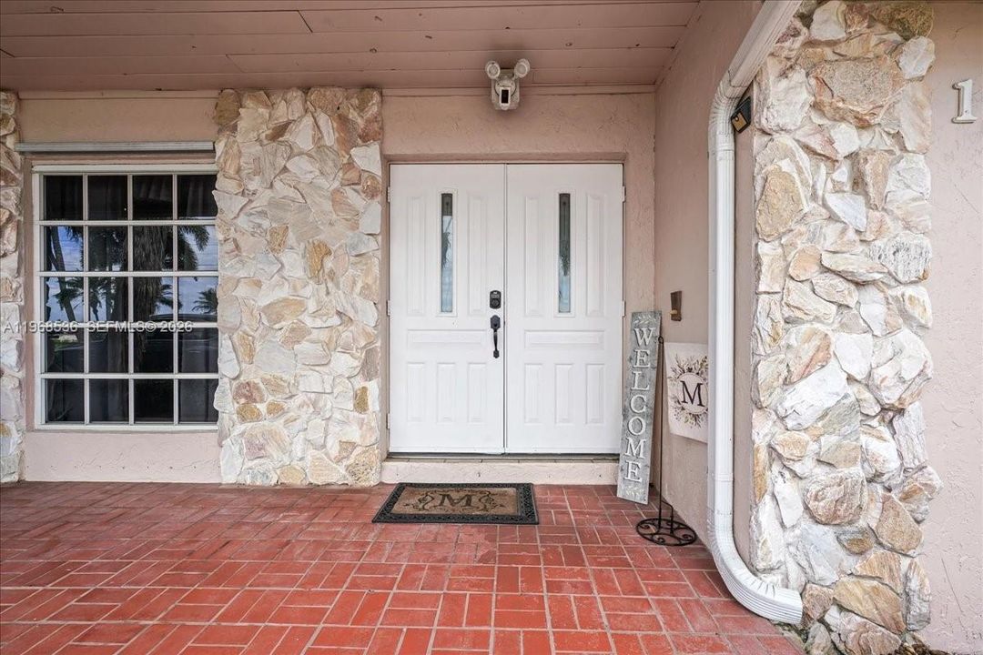 Vendido Recientemente: $925,000 (4 camas, 3 baños, 3009 Pies cuadrados)
