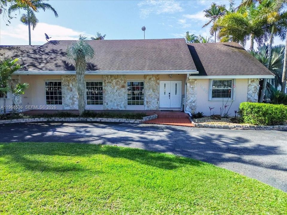 Vendido Recientemente: $925,000 (4 camas, 3 baños, 3009 Pies cuadrados)