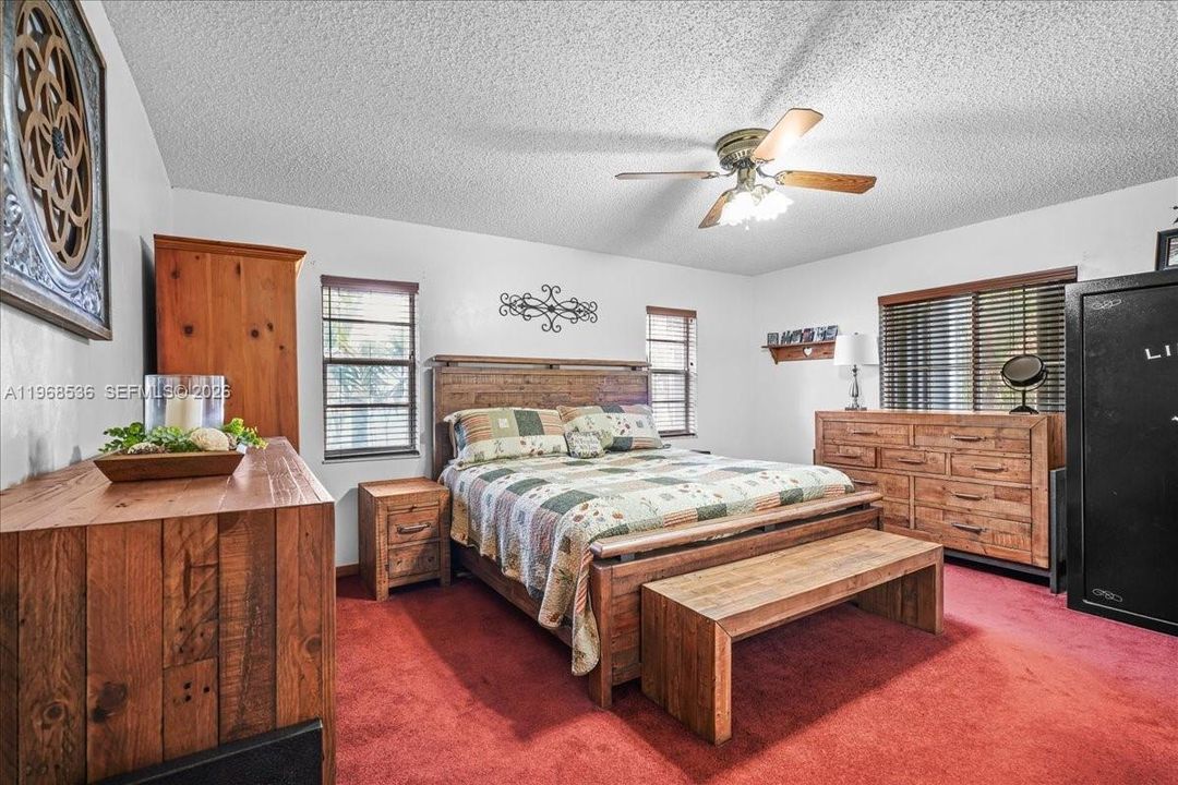 Vendido Recientemente: $925,000 (4 camas, 3 baños, 3009 Pies cuadrados)