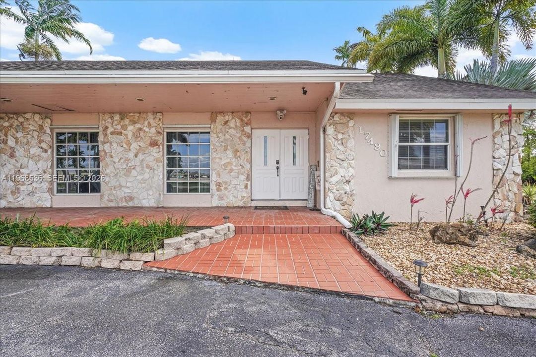 Vendido Recientemente: $925,000 (4 camas, 3 baños, 3009 Pies cuadrados)