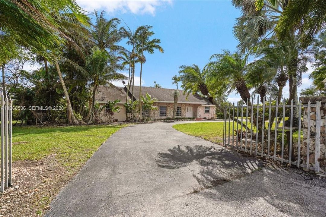 Vendido Recientemente: $925,000 (4 camas, 3 baños, 3009 Pies cuadrados)