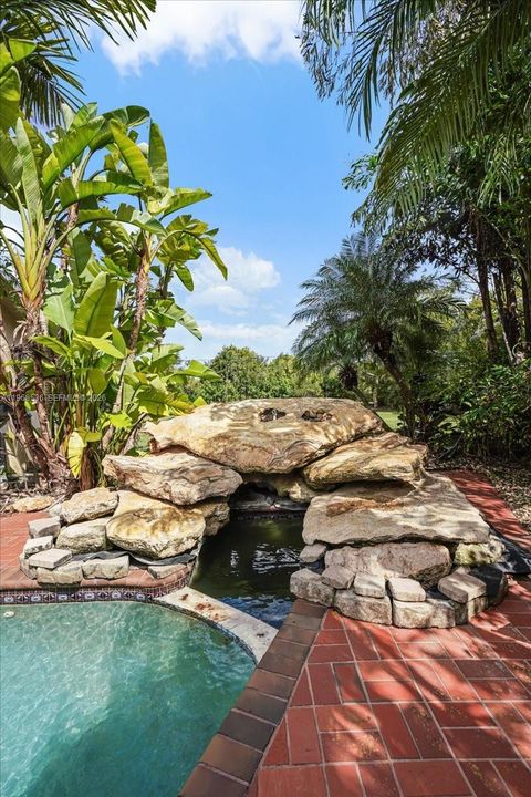 Vendido Recientemente: $925,000 (4 camas, 3 baños, 3009 Pies cuadrados)