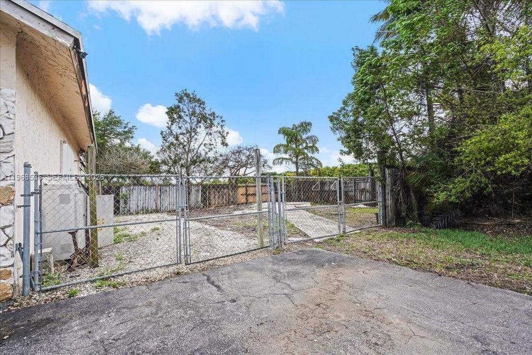 Vendido Recientemente: $925,000 (4 camas, 3 baños, 3009 Pies cuadrados)