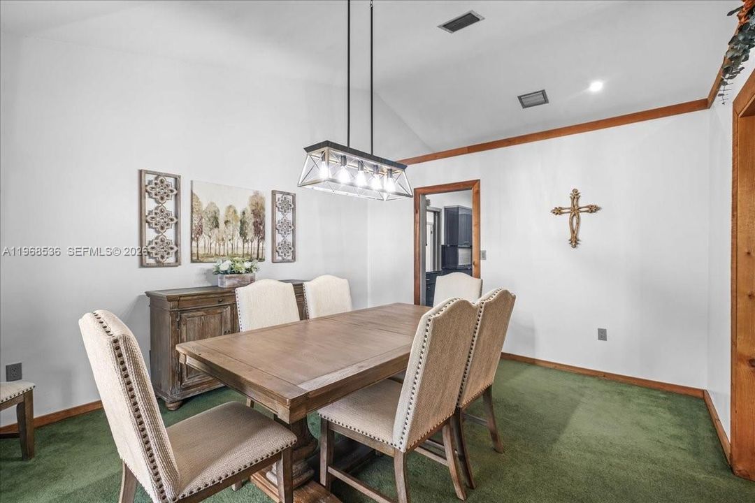 Vendido Recientemente: $925,000 (4 camas, 3 baños, 3009 Pies cuadrados)