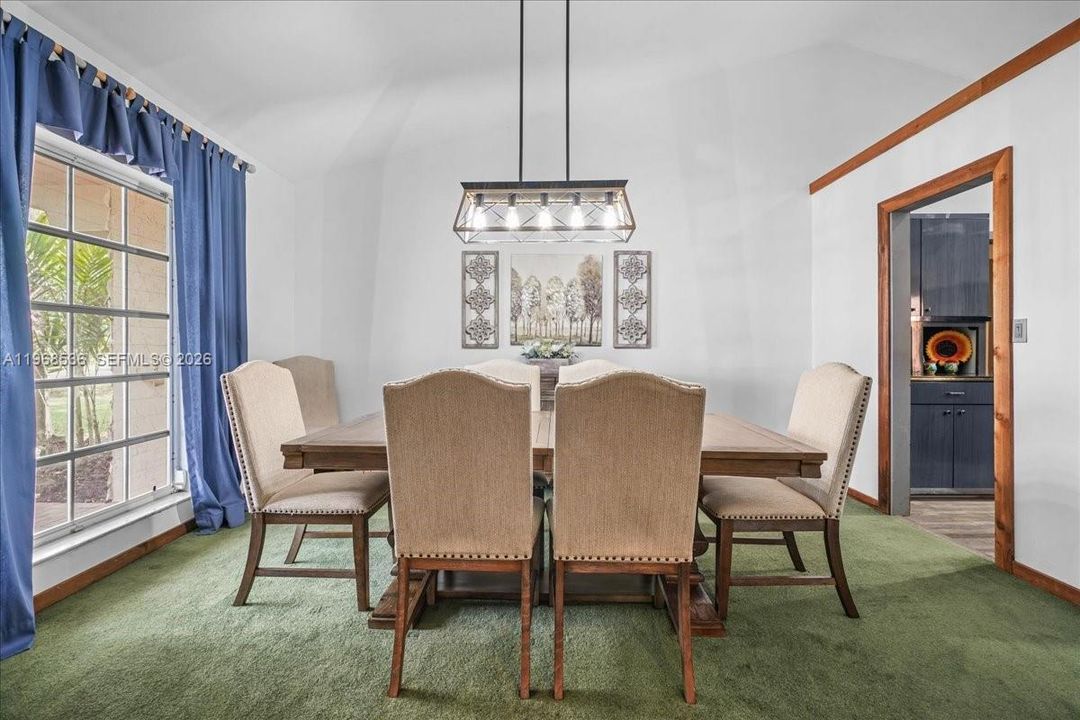 Vendido Recientemente: $925,000 (4 camas, 3 baños, 3009 Pies cuadrados)