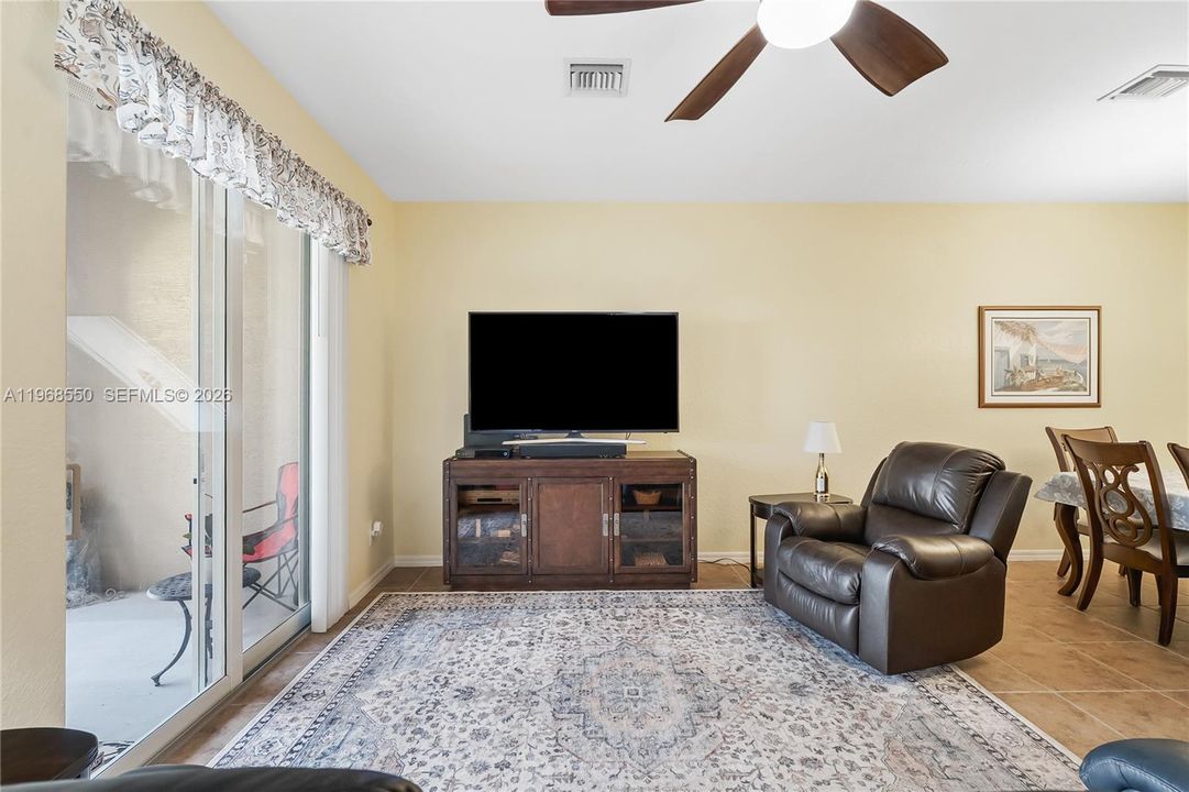 En Venta: $524,900 (3 camas, 2 baños, 1726 Pies cuadrados)