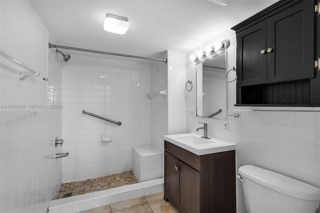 待售: $275,000 (2 贝兹, 2 浴室, 882 平方英尺)