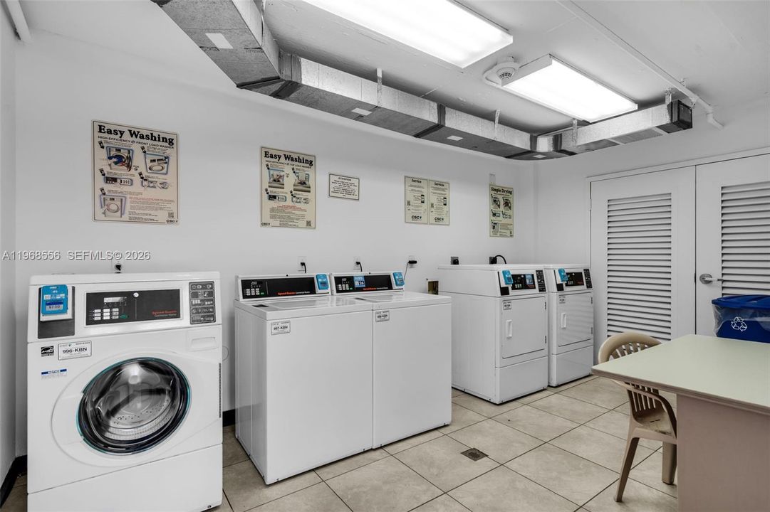 待售: $275,000 (2 贝兹, 2 浴室, 882 平方英尺)