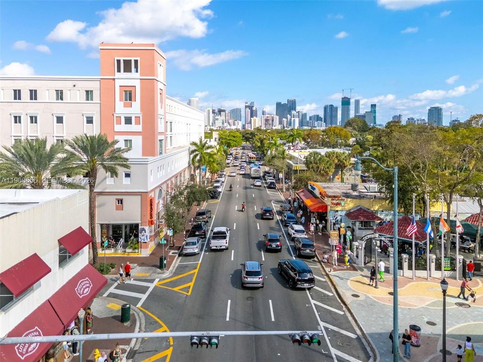 待售: $275,000 (2 贝兹, 2 浴室, 882 平方英尺)