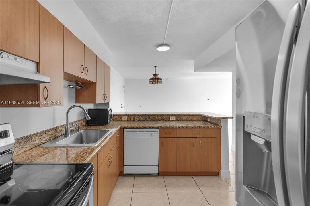 待售: $275,000 (2 贝兹, 2 浴室, 882 平方英尺)