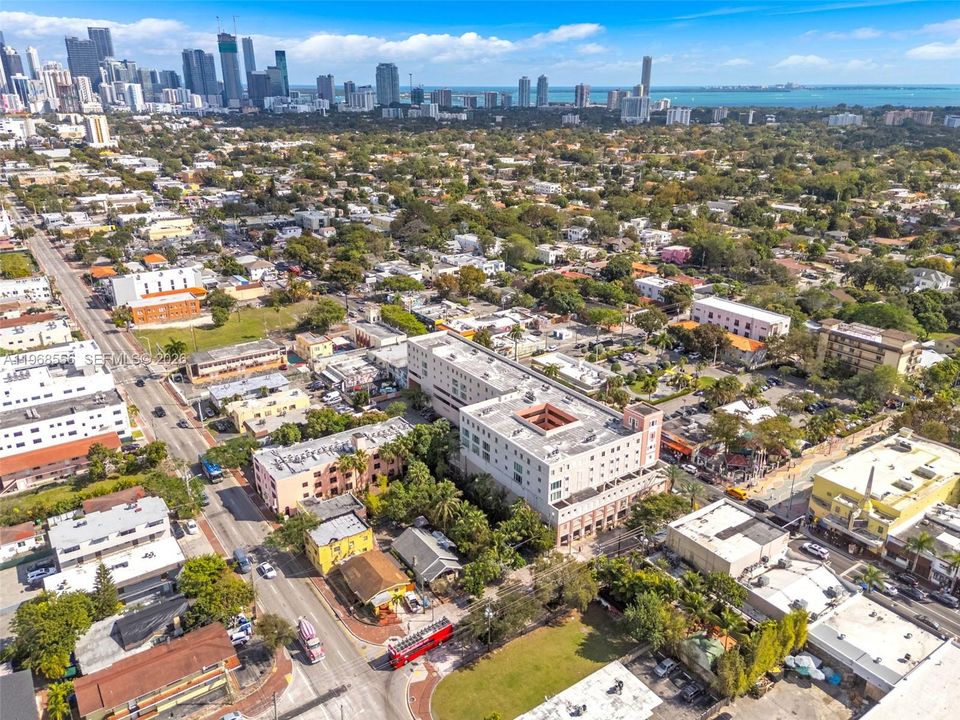 待售: $275,000 (2 贝兹, 2 浴室, 882 平方英尺)