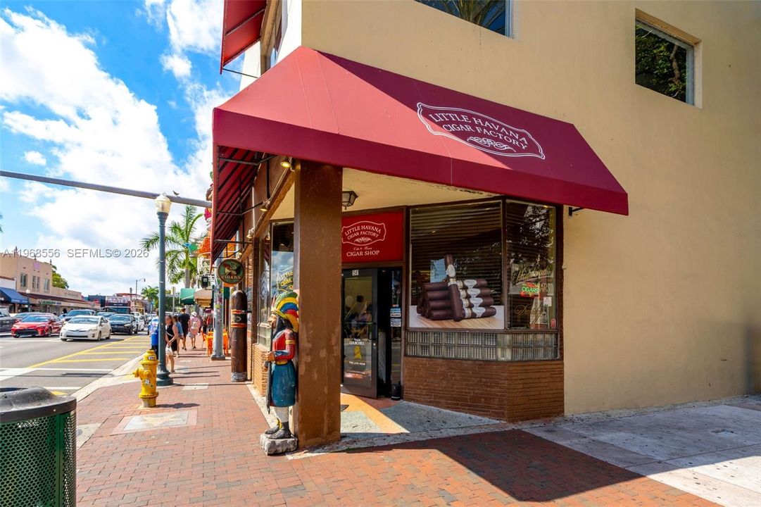 待售: $275,000 (2 贝兹, 2 浴室, 882 平方英尺)