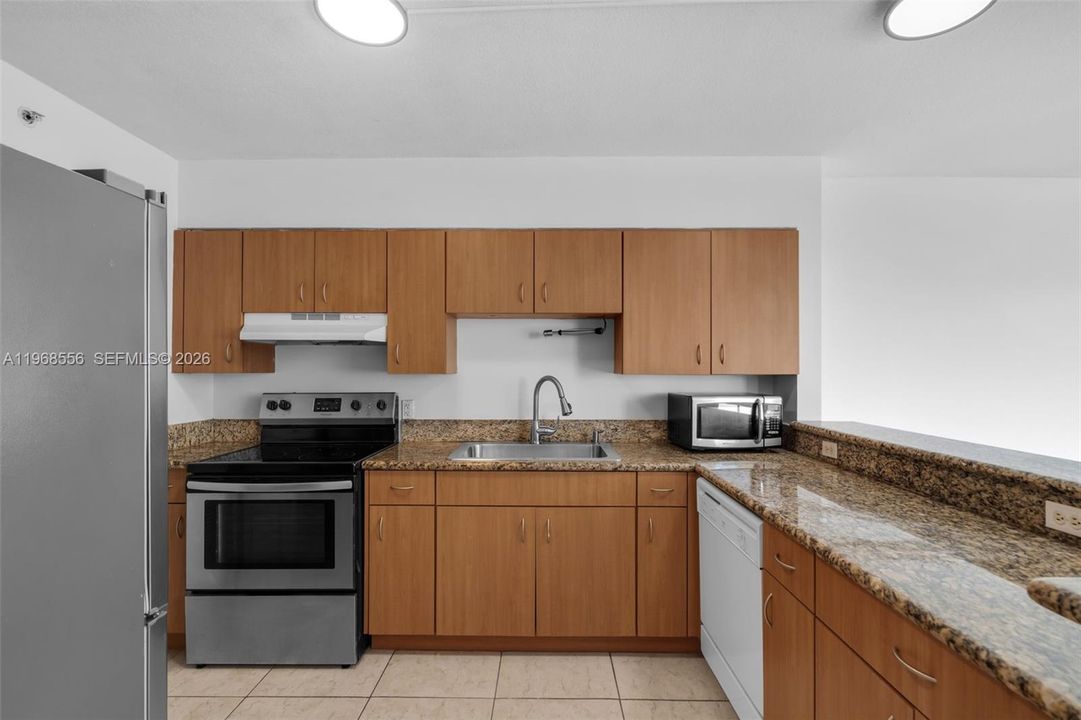 待售: $275,000 (2 贝兹, 2 浴室, 882 平方英尺)