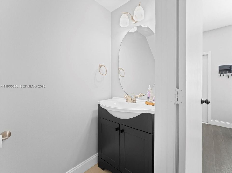 Под контрактом: $309,999 (2 спален, 1 ванн, 1110 Квадратных фут)