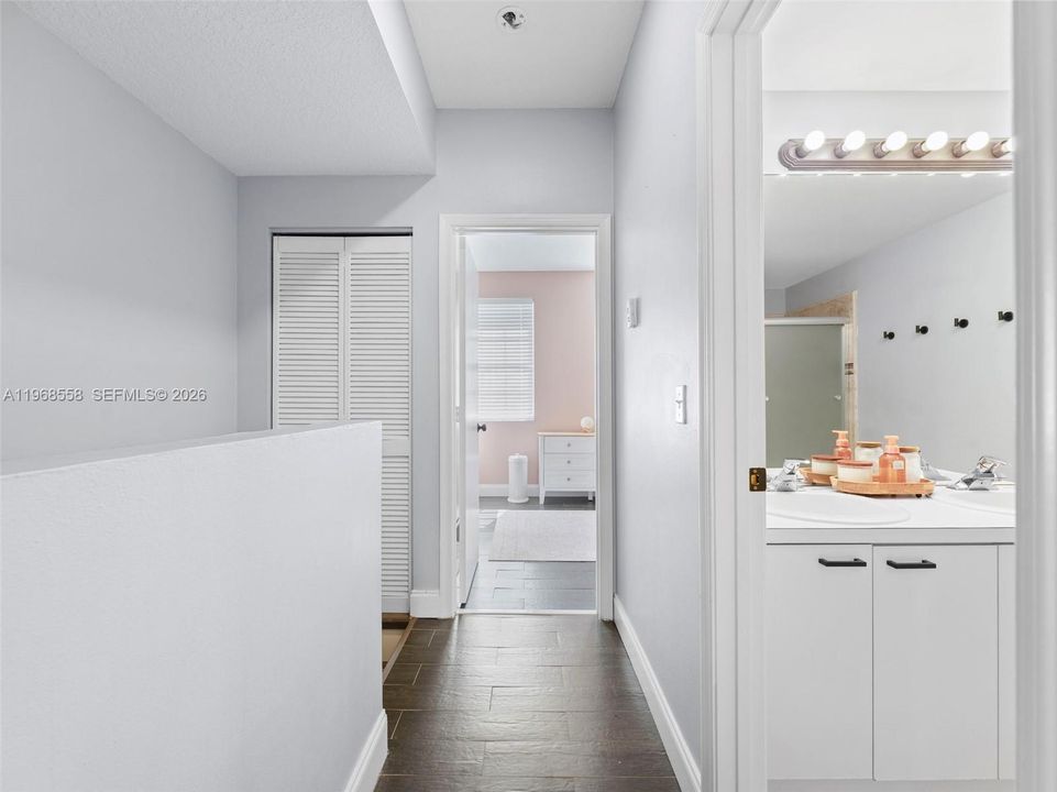 Под контрактом: $309,999 (2 спален, 1 ванн, 1110 Квадратных фут)